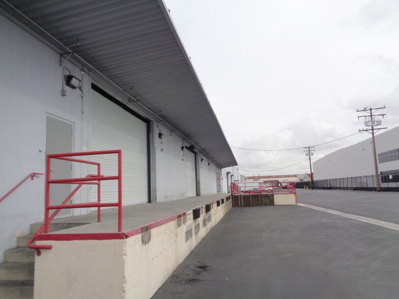 More Photos Of 2828-2840 S Alameda St, Vernon Warehouse For Lease