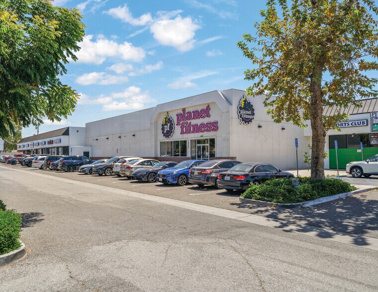 More Photos Of 16930 Parthenia St, Northridge General Retail For Sale