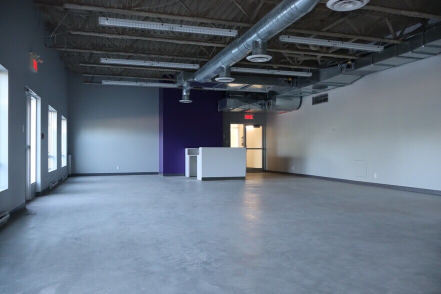 More Photos Of 2301 Rue De Versailles, Mascouche Storefront Retail Office For Lease