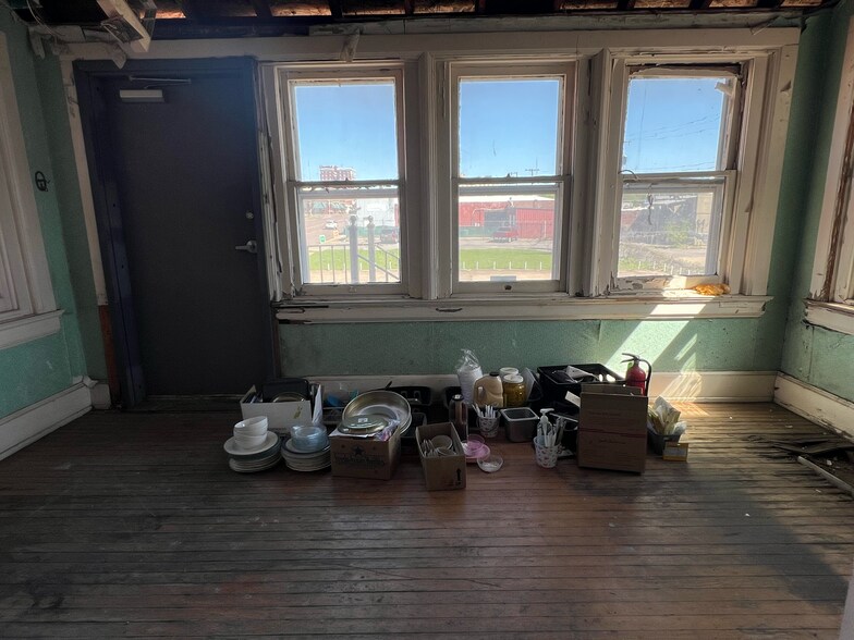 More Photos Of 821 W Broadway St, Muskogee Restaurant For Sale