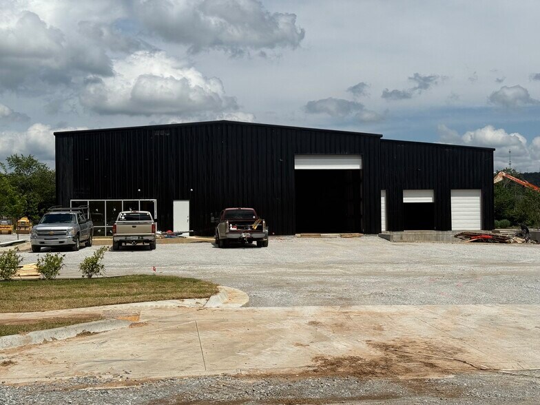 More Photos Of 595 Kawneer dr, Springdale Warehouse For Sale