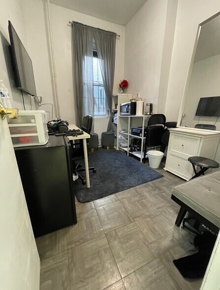 More Photos Of 102 Kingston Ave, Brooklyn Storefront Retail Residential For Lease