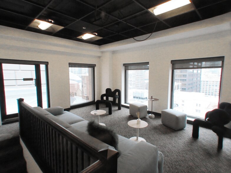 More Photos Of 100 N LaSalle St, Chicago Office For Lease