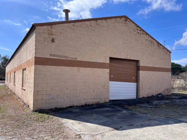 More Photos Of 3 Base St, West Columbia Flex For Lease