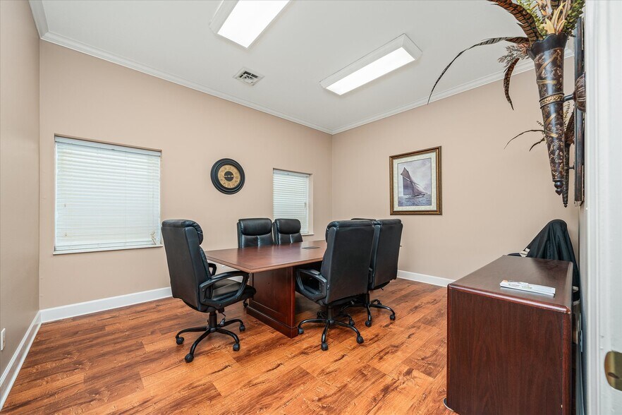 More Photos Of 1307 West Ave, Crossville General Retail For Lease