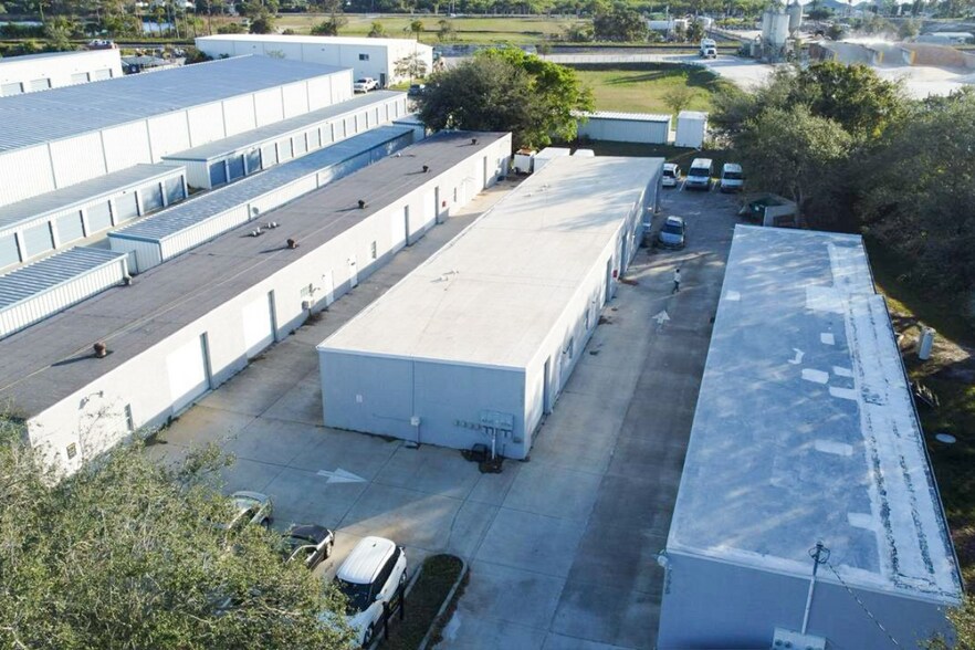 Primary Photo Of 7275 Waelti Dr, Melbourne Warehouse For Lease