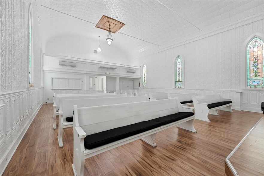 More Photos Of 508 NW 3rd Ave, Canby Religious Facility For Sale