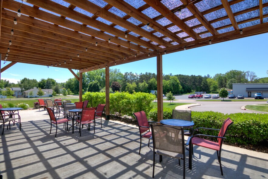 More Photos Of 1407 Winchester Way, Altoona Showroom For Lease