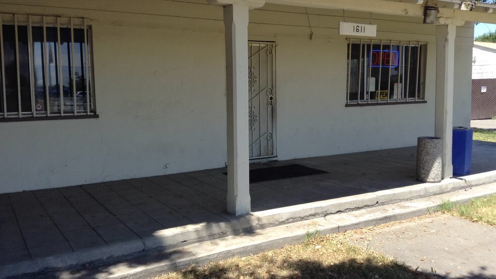 More Photos Of 1611 S Airport Way, Stockton Specialty For Lease