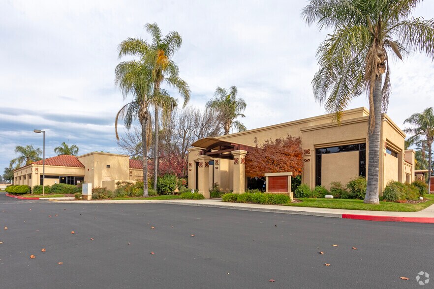 More Photos Of 1351 E Spruce Ave, Fresno Medical For Lease