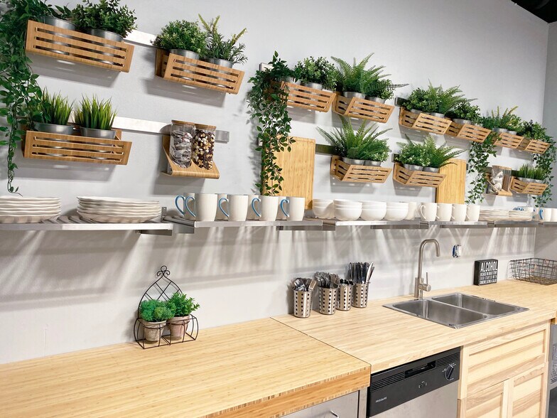 More Photos Of 1300 Eastman Ave, Ventura Loft Creative Space For Sale