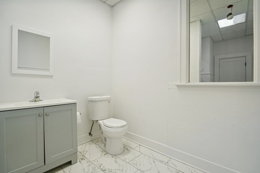 More Photos Of 2-4 Garber Sq, Ridgewood Restaurant For Sale