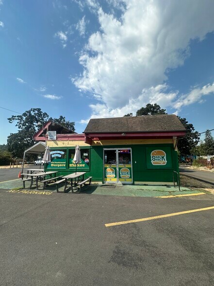 More Photos Of 4690 Franklin Blvd, Eugene Restaurant For Sale