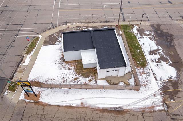 More Photos Of 233 W Clark St, Stevens Point Auto Repair For Sale