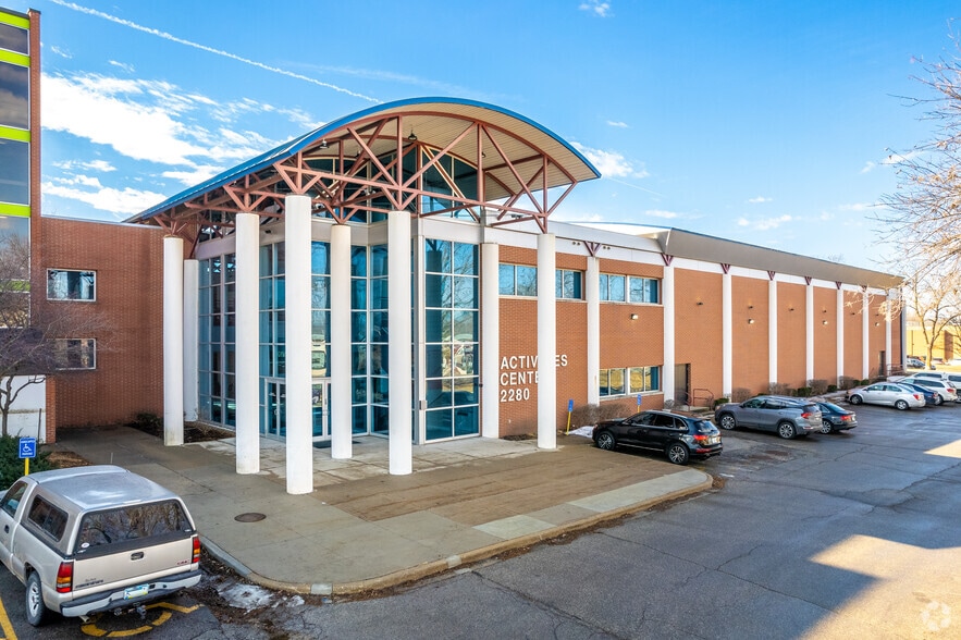 Primary Photo Of 2280 Bell Ave, Des Moines Sports And Entertainment For Sale