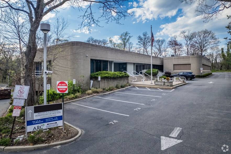 More Photos Of 3111 New Hyde Park Rd, New Hyde Park Medical For Lease