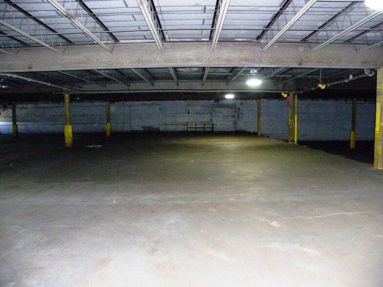More Photos Of 1431 Bedford St, Abington Truck Terminal For Lease