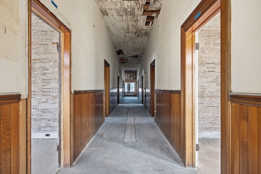 More Photos Of 104 Spruce St E, Ilwaco General Retail For Sale