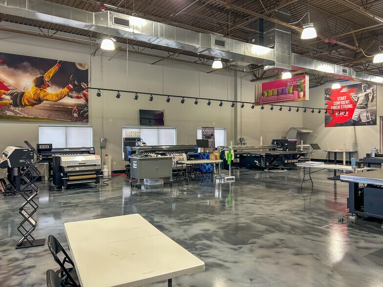 More Photos Of 4700 W Ryan Rd, Franklin General Retail For Lease