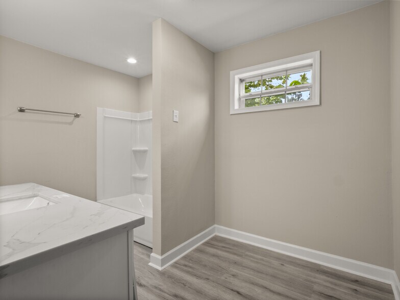More Photos Of 101 W Center St, DeQuincy Office For Lease