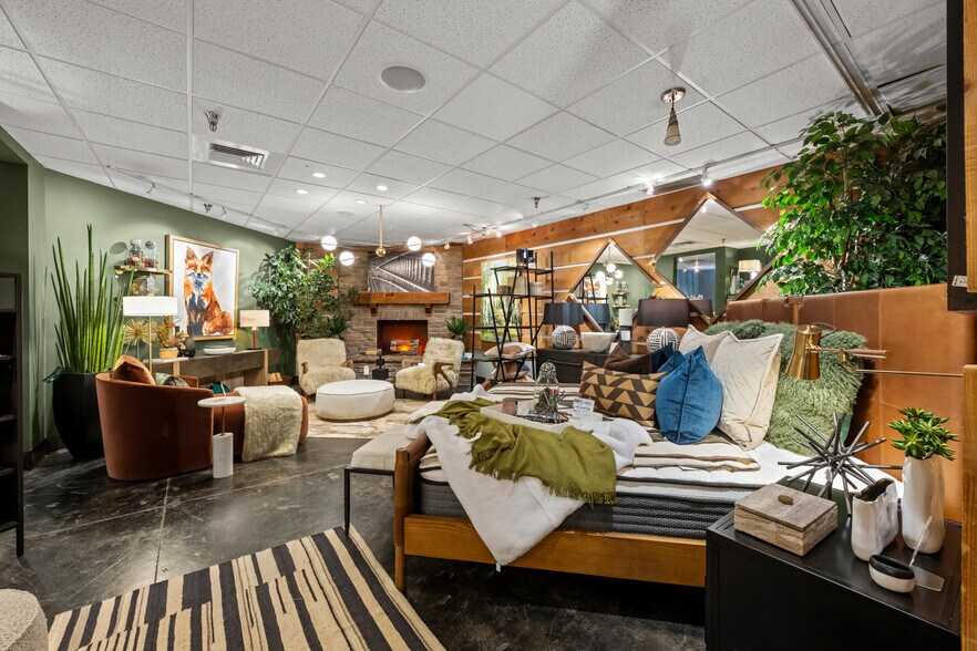 More Photos Of 475 S Broadway St, Denver Freestanding For Sale