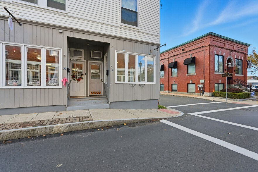 More Photos Of 22-38 School St, Westfield General Retail For Lease