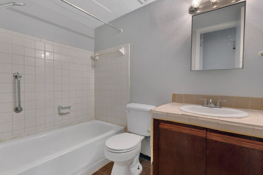 More Photos Of 3501 N Macgregor Way, Houston Apartments For Sale