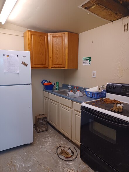 More Photos Of 419 S Broad St, Klamath Falls Light Distribution For Sale