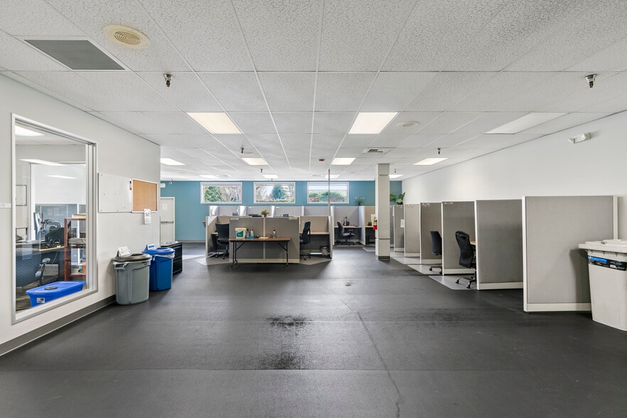 More Photos Of 1314 Auburn Way N, Auburn Health Club For Lease