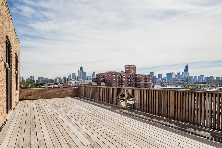 More Photos Of 811 W Evergreen St, Chicago Loft Creative Space For Sale