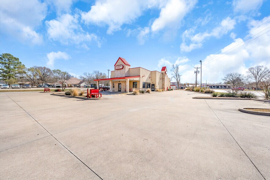 More Photos Of 1014 W Moore Ave, Terrell Restaurant For Sale