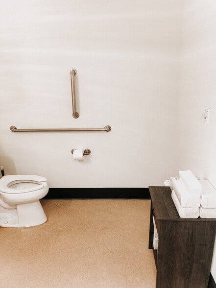 More Photos Of 8120-8144 Flannery Ct, Manassas Warehouse For Lease