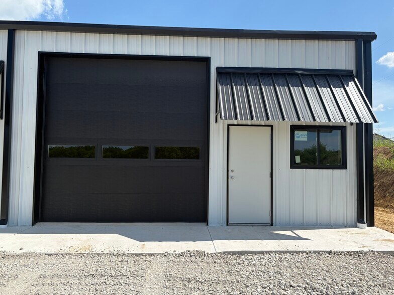 More Photos Of 130 Mission Dr, Sherman Warehouse For Lease