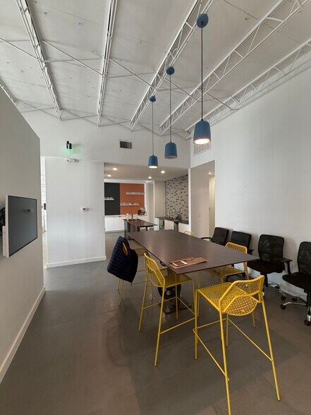 More Photos Of 2323-2325 Fannin St, Houston Freestanding For Lease