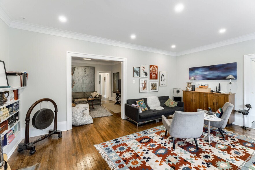 More Photos Of 4 Oriole Gdns, Toronto Apartments For Sale