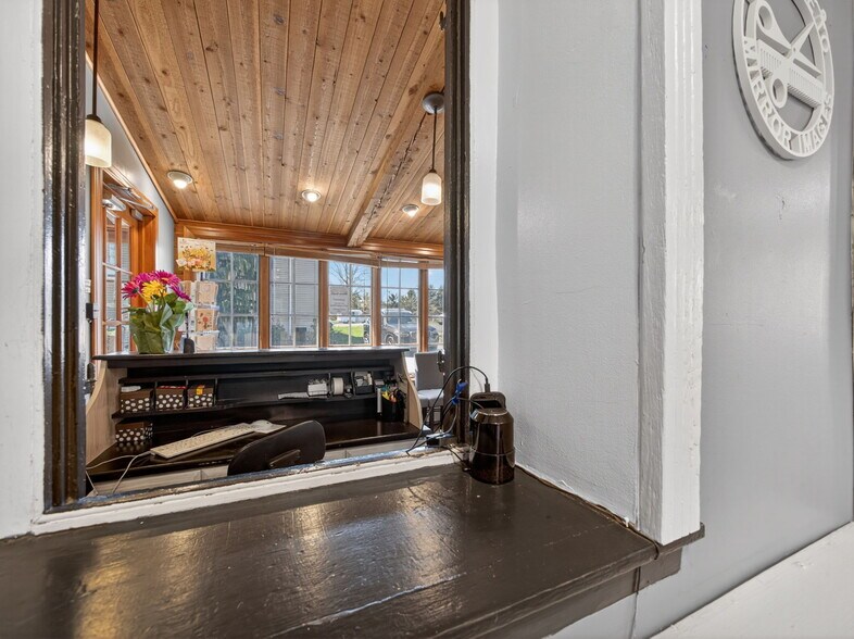 More Photos Of 1434-1436 W Broad St, Quakertown Office For Sale