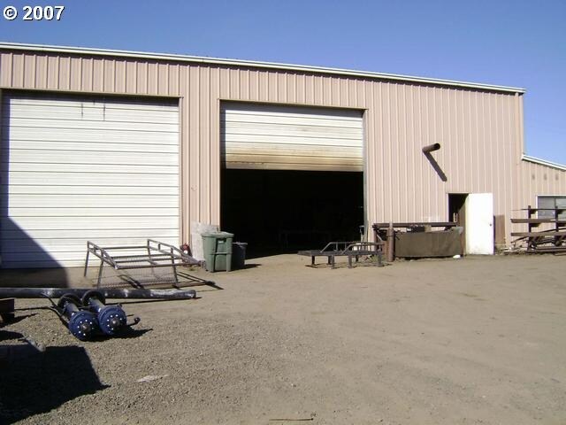 More Photos Of 210 Crestview St, Sutherlin Warehouse For Sale