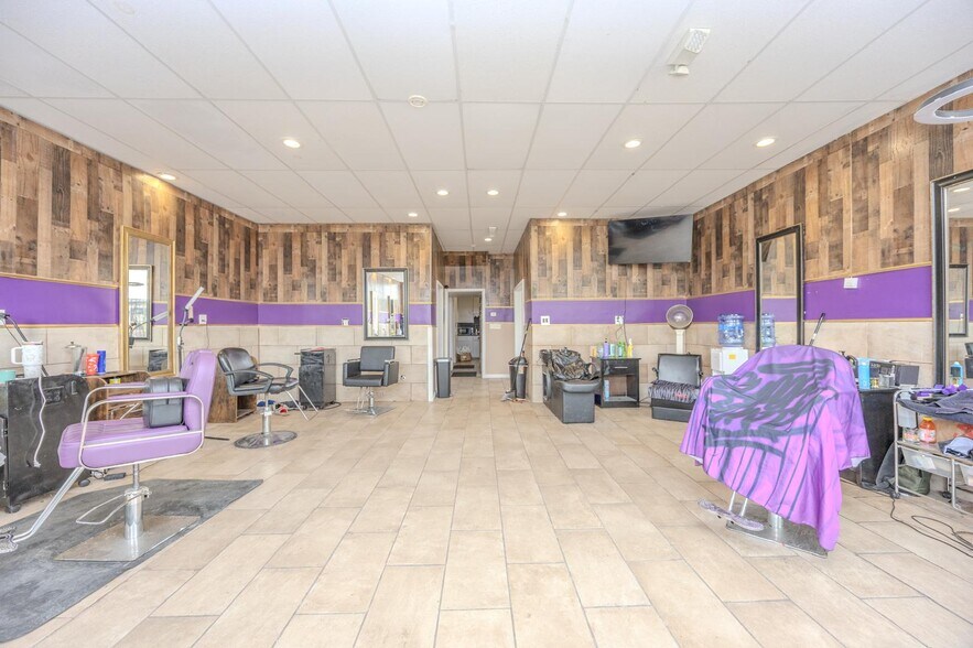 More Photos Of 2101 Pine Ave, Niagara Falls Storefront Retail Residential For Sale