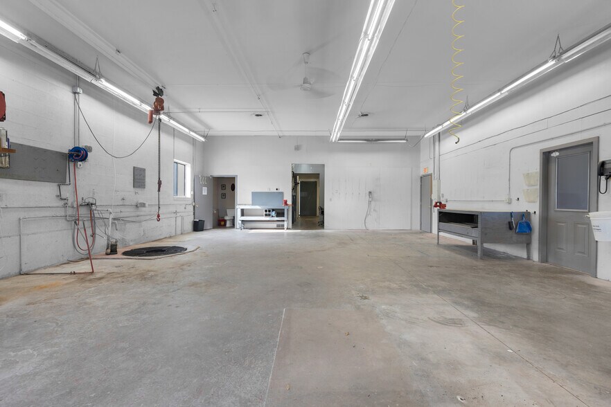 More Photos Of 42 Neal Ct, Plainville Warehouse For Sale