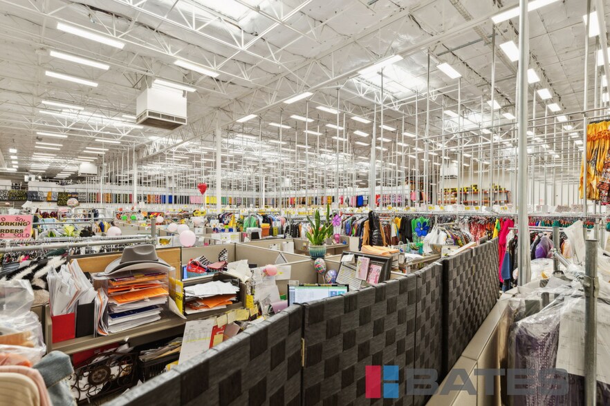 More Photos Of 8330 N Stemmons Fwy, Dallas Freestanding For Sale