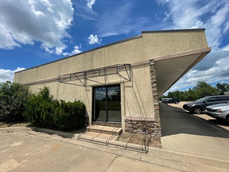 More Photos Of 306-308 N 24th St, Rogers Storefront For Lease