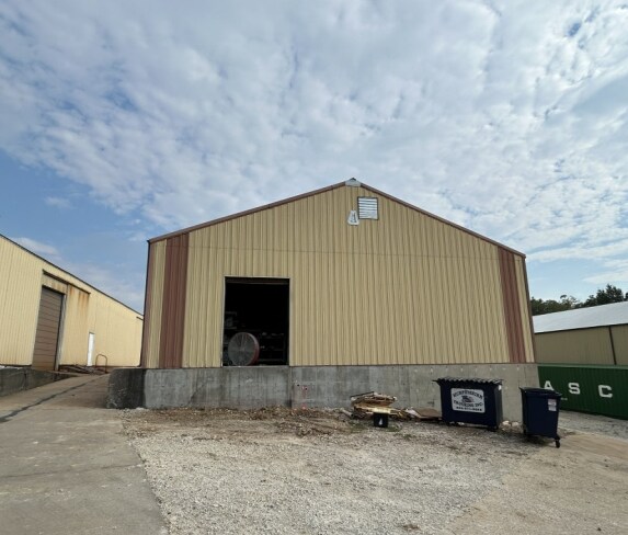 More Photos Of 846 State Highway AT, Villa Ridge Warehouse For Lease