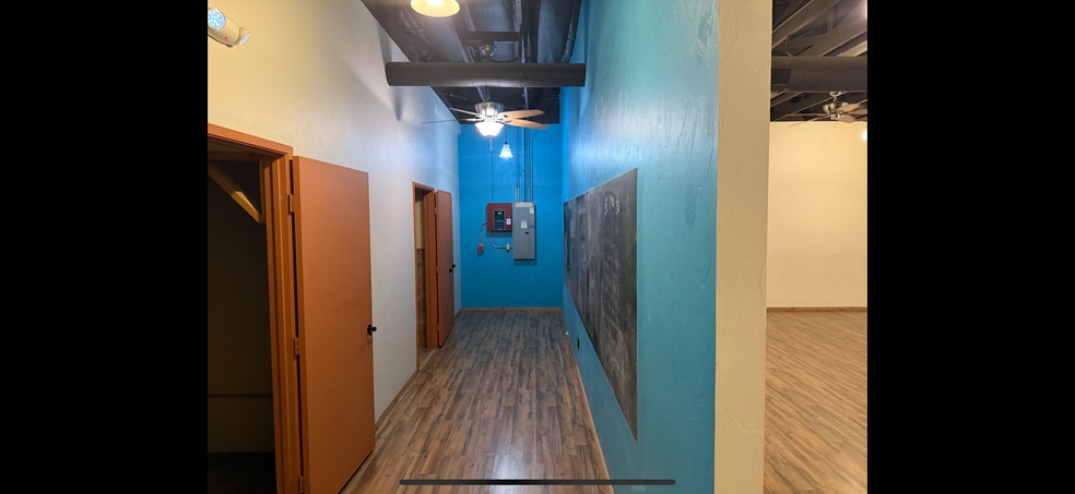 More Photos Of 5961-5971 N Oracle Rd, Tucson Freestanding For Lease