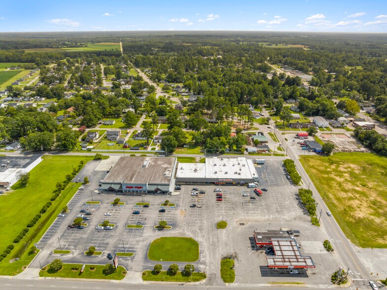 More Photos Of 208 E Mcintyre St, Mullins Supermarket For Sale