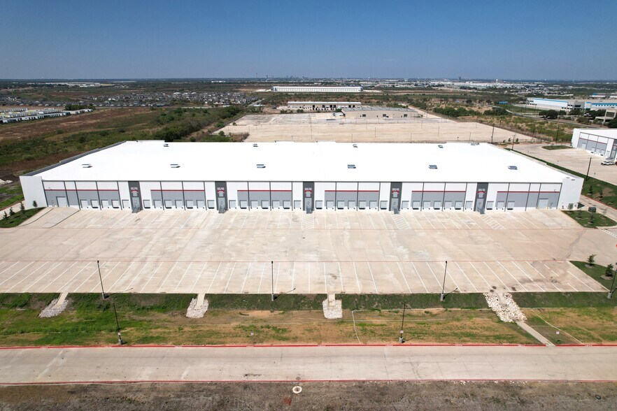 More Photos Of 6907 Lancer Blvd, San Antonio Unknown For Lease