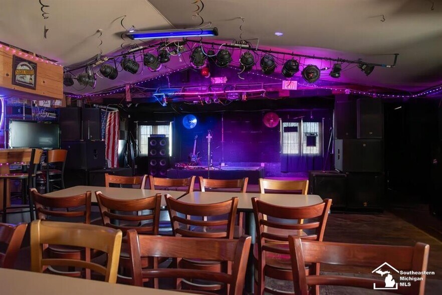 More Photos Of 10221 Telegraph Rd, Carleton Bar For Sale