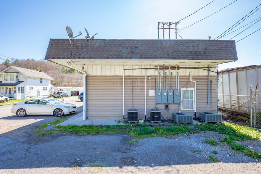 More Photos Of 396 Blue Prince Rd, Bluefield Apartments For Sale