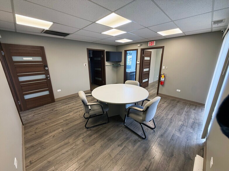 More Photos Of 1250 Jarvis Ave, Elk Grove Village Flex For Lease