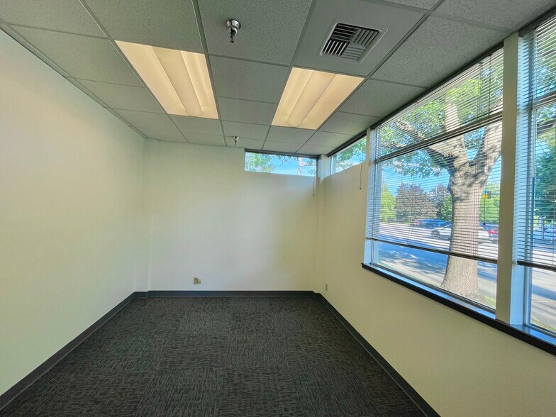 More Photos Of 17530 NE Union Hill Rd, Redmond Medical For Sale