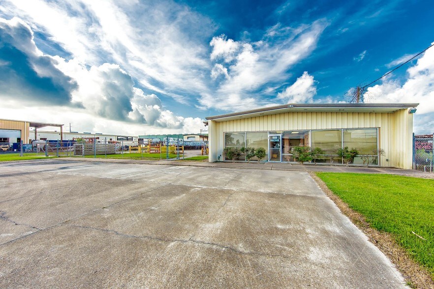 Primary Photo Of 111 Dickson Rd, Houma Warehouse For Lease